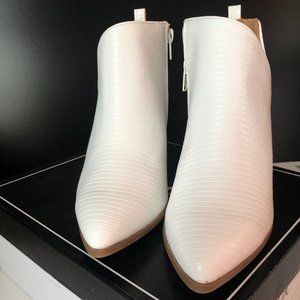Qupid White Lizard Boots